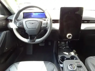 Ford Mustang MACH-E RWD 99 kWh — SUV électrique haute autonomie, 37 000 km seulement — Miniature 10