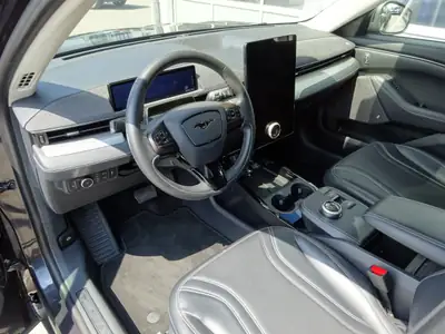 Ford Mustang MACH-E RWD 99 kWh — SUV électrique haute autonomie, 37 000 km seulement — Miniature 11