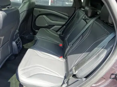 Ford Mustang MACH-E RWD 99 kWh — SUV électrique haute autonomie, 37 000 km seulement — Miniature 13