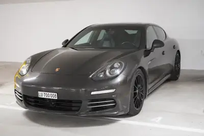 Porsche Panamera 3.0 V6 4S PDK — Berline sportive 420 ch, transmission intégrale — fianco