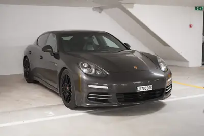 Porsche Panamera 3.0 V6 4S PDK — Berline sportive 420 ch, transmission intégrale — vista esterna