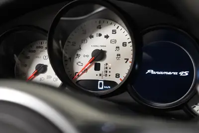 Porsche Panamera 3.0 V6 4S PDK — Berline sportive 420 ch, transmission intégrale — Miniatura 8