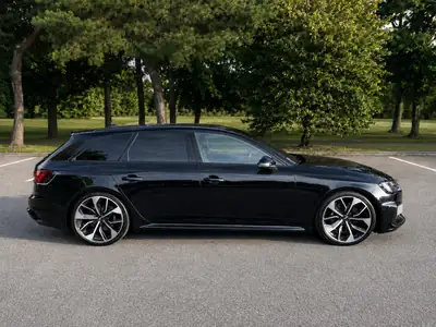 Audi RS4 Avant 2.9 V6 TFSI — Break sportif 450 ch, échappements sport, état impeccable — Seitenansicht
