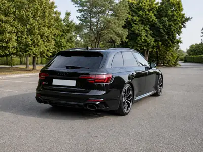 Audi RS4 Avant 2.9 V6 TFSI — Break sportif 450 ch, échappements sport, état impeccable — Heckansicht