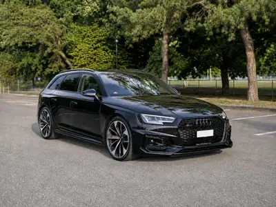 Audi RS4 Avant 2.9 V6 TFSI — Break sportif 450 ch, échappements sport, état impeccable — Außenansicht