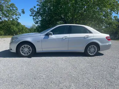 Mercedes-Benz E 350 V6 BlueEF — Berline élégante, suspension pneumatique, faible kilométrage — vista esterna