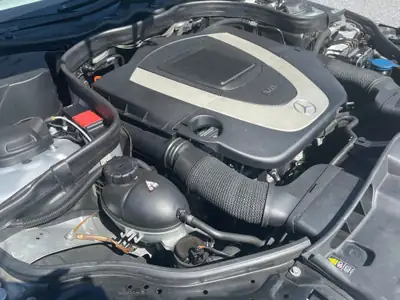 Mercedes-Benz E 350 V6 BlueEF — Berline élégante, suspension pneumatique, faible kilométrage — vista posteriore