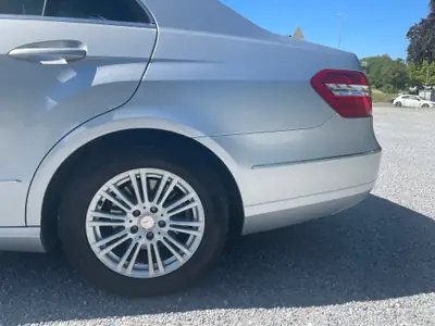 Mercedes-Benz E 350 V6 BlueEF — Berline élégante, suspension pneumatique, faible kilométrage — cruscotto