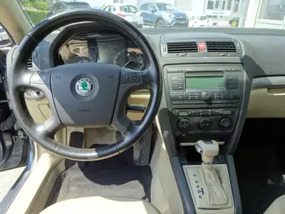 Skoda Octavia 2.0 TDI Elegance — Berline fiable 140 ch, 121'000 km — Miniature 9