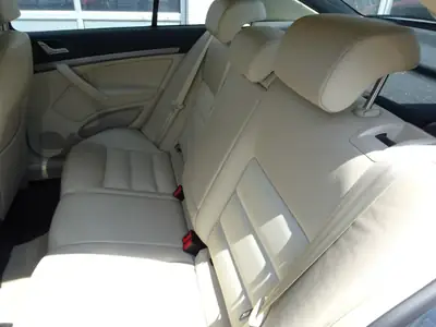 Skoda Octavia 2.0 TDI Elegance — Berline fiable 140 ch, 121'000 km — Miniature 10