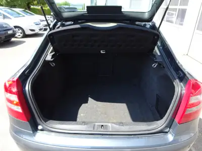 Skoda Octavia 2.0 TDI Elegance — Berline fiable 140 ch, 121'000 km — Miniature 11
