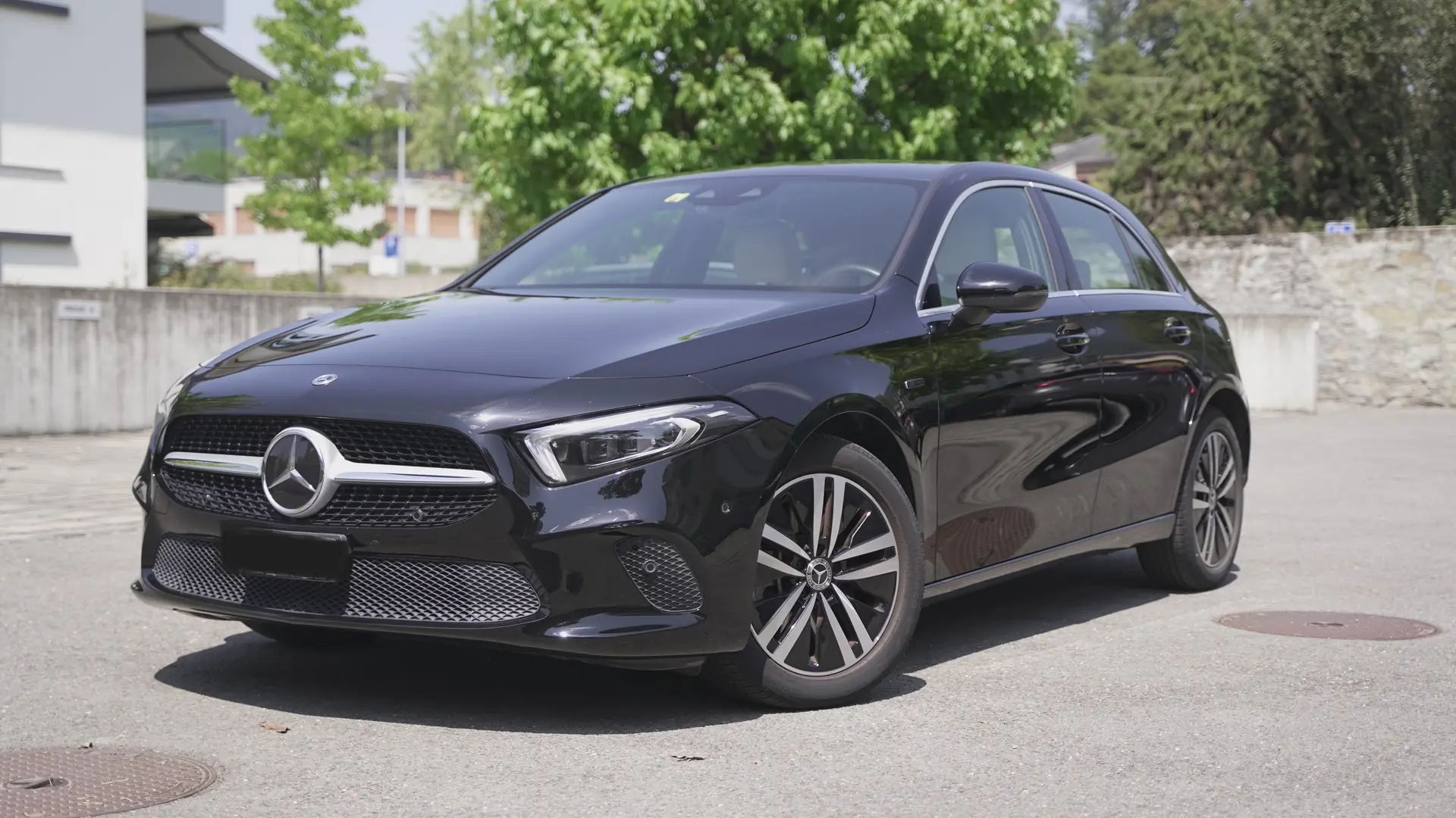 Mercedes-Benz A 250 e Progressive — Hybride rechargeable performante, 28 600 km seulement