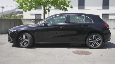 Mercedes-Benz A 250 e Progressive — Hybride rechargeable performante, 28 600 km seulement — intérieur