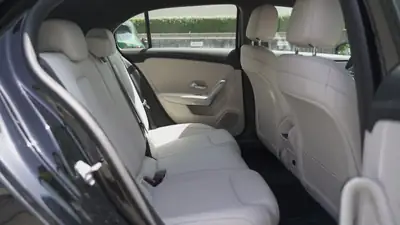 Mercedes-Benz A 250 e Progressive — Hybride rechargeable performante, 28 600 km seulement — Miniature 7