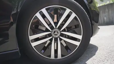 Mercedes-Benz A 250 e Progressive — Hybride rechargeable performante, 28 600 km seulement — Miniature 8