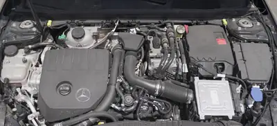 Mercedes-Benz A 250 e Progressive — Hybride rechargeable performante, 28 600 km seulement — Miniature 9