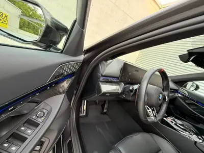 BMW M5 xDrive 2025 — Berline sportive hybride rechargeable, 8600 km seulement — Miniature 9