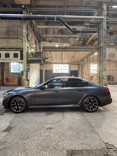 BMW M5 xDrive 2025 — Berline sportive hybride rechargeable, 8600 km seulement — Miniature 15