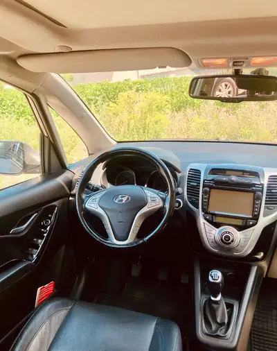 Hyundai iX20 1.6 Vertex — Monospace compact fiable, sans accident, jantes été-hiver incluses — tableau de bord