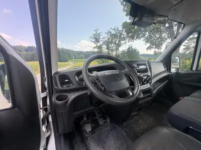 IVECO Daily 3.0 HPI 150 — Benne basculante robuste, 148'000 km, sans sinistre — Armaturenbrett