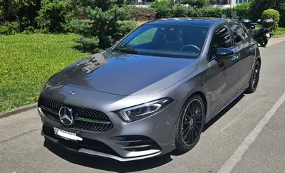 Mercedes-Benz Classe A 200 AMG Line — Berline dynamique, très peu kilométrée — vista esterna