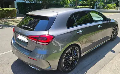 Mercedes-Benz Classe A 200 AMG Line — Berline dynamique, très peu kilométrée — fianco