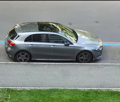 Mercedes-Benz Classe A 200 AMG Line — Berline dynamique, très peu kilométrée — Miniatura 9