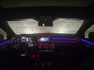 Mercedes-Benz Classe A 200 AMG Line — Berline dynamique, très peu kilométrée — Miniatura 13