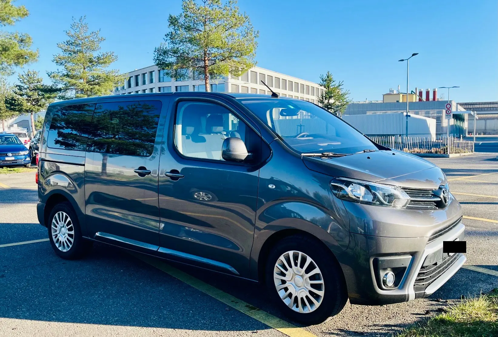 Toyota Proace Verso 2.0 D Shuttle — Monospace familial spacieux, 9 places, très bas kilométrage