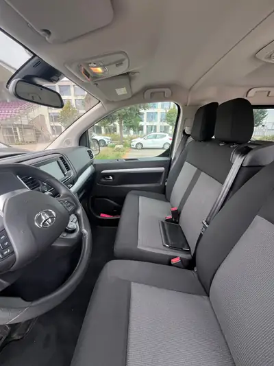 Toyota Proace Verso 2.0 D Shuttle — Monospace familial spacieux, 9 places, très bas kilométrage — rear view