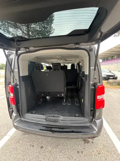 Toyota Proace Verso 2.0 D Shuttle — Monospace familial spacieux, 9 places, très bas kilométrage — interior