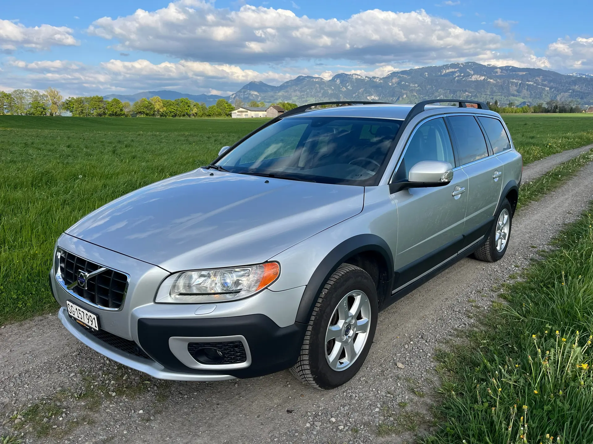 Volvo XC70 2.4 D5 Summum AWD — SUV robuste diesel, très bien entretenu — vista esterna