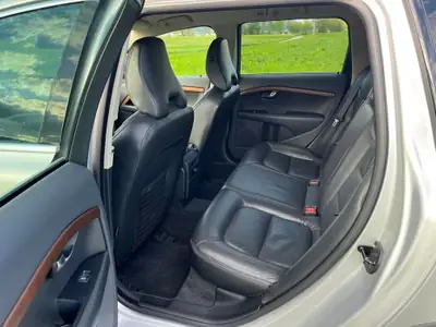 Volvo XC70 2.4 D5 Summum AWD — SUV robuste diesel, très bien entretenu — Miniatura 9