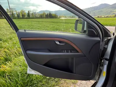 Volvo XC70 2.4 D5 Summum AWD — SUV robuste diesel, très bien entretenu — Miniatura 18