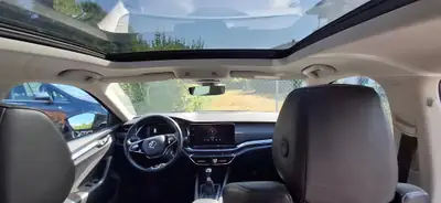 Skoda Octavia 1.5 TSI Style — Break performant, première main, équipements premium — interior