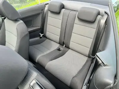 VW Golf Cabrio 1.2 TSI — Décapotable dynamique, entretien exemplaire, 55'600 km seulement — Miniatura 9