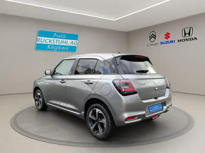 Suzuki Swift 1.2 Piz Sulai Top Hybrid 4x4 — Citadine polyvalente avec motorisation écologique — tableau de bord