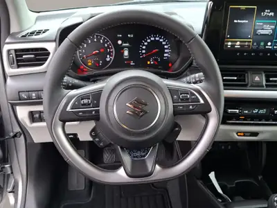 Suzuki Swift 1.2 Piz Sulai Top Hybrid 4x4 — Citadine polyvalente avec motorisation écologique — Miniature 7