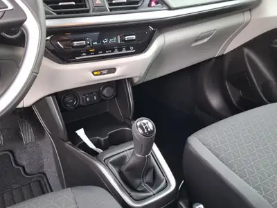 Suzuki Swift 1.2 Piz Sulai Top Hybrid 4x4 — Citadine polyvalente avec motorisation écologique — Miniature 10