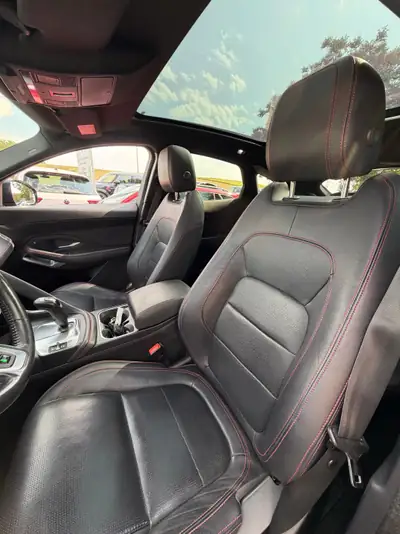 Jaguar E-PACE 2.0 P250 R-Dynamic S — SUV sportif AWD, sans accident, équipé — tableau de bord