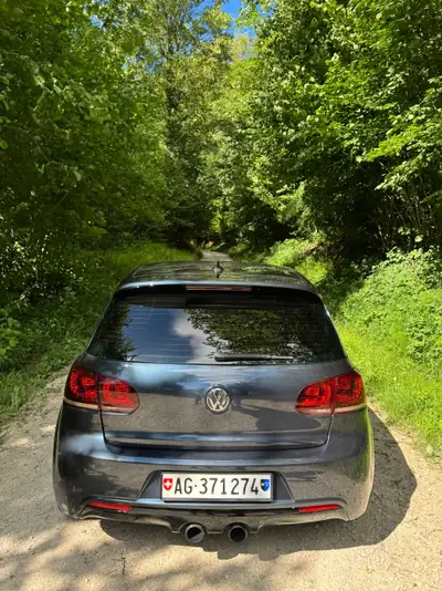 VW Golf 2.0 TSI R DSG 4Motion — Performance sportive et traction intégrale — exterior view