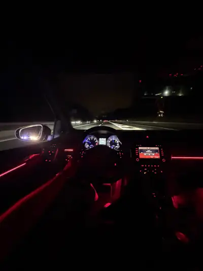 VW Golf 2.0 TSI R DSG 4Motion — Performance sportive et traction intégrale — Thumbnail 12
