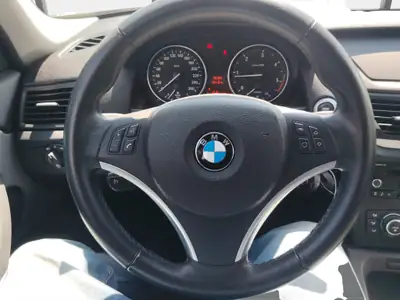 BMW X1 xDrive 18d — SUV compact diesel fiable, entretien à jour — Miniature 15