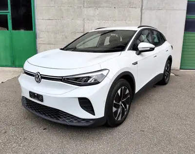 VW ID.4 Pro Performance 77 kWh — SUV électrique performant, batterie optimale, 8 pneus — rear view