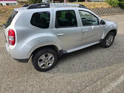 Dacia Duster 1.2 TCe Privilège 4×4 — SUV compact robuste, sans accident, 116 000 km — vista posteriore