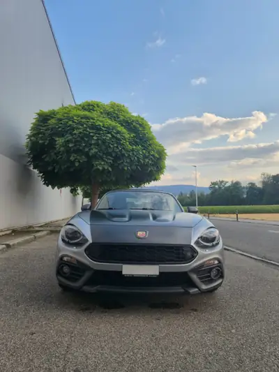 Fiat 124 Spider 1.4 TB Abarth — Cabriolet sportif rétro, moteur turbo performant — côté