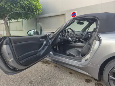 Fiat 124 Spider 1.4 TB Abarth — Cabriolet sportif rétro, moteur turbo performant — détail