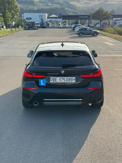 BMW 118i — Citadine sportive 2019, fraîchement révisée et sans sinistre — interni