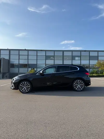 BMW 118i — Citadine sportive 2019, fraîchement révisée et sans sinistre — cruscotto