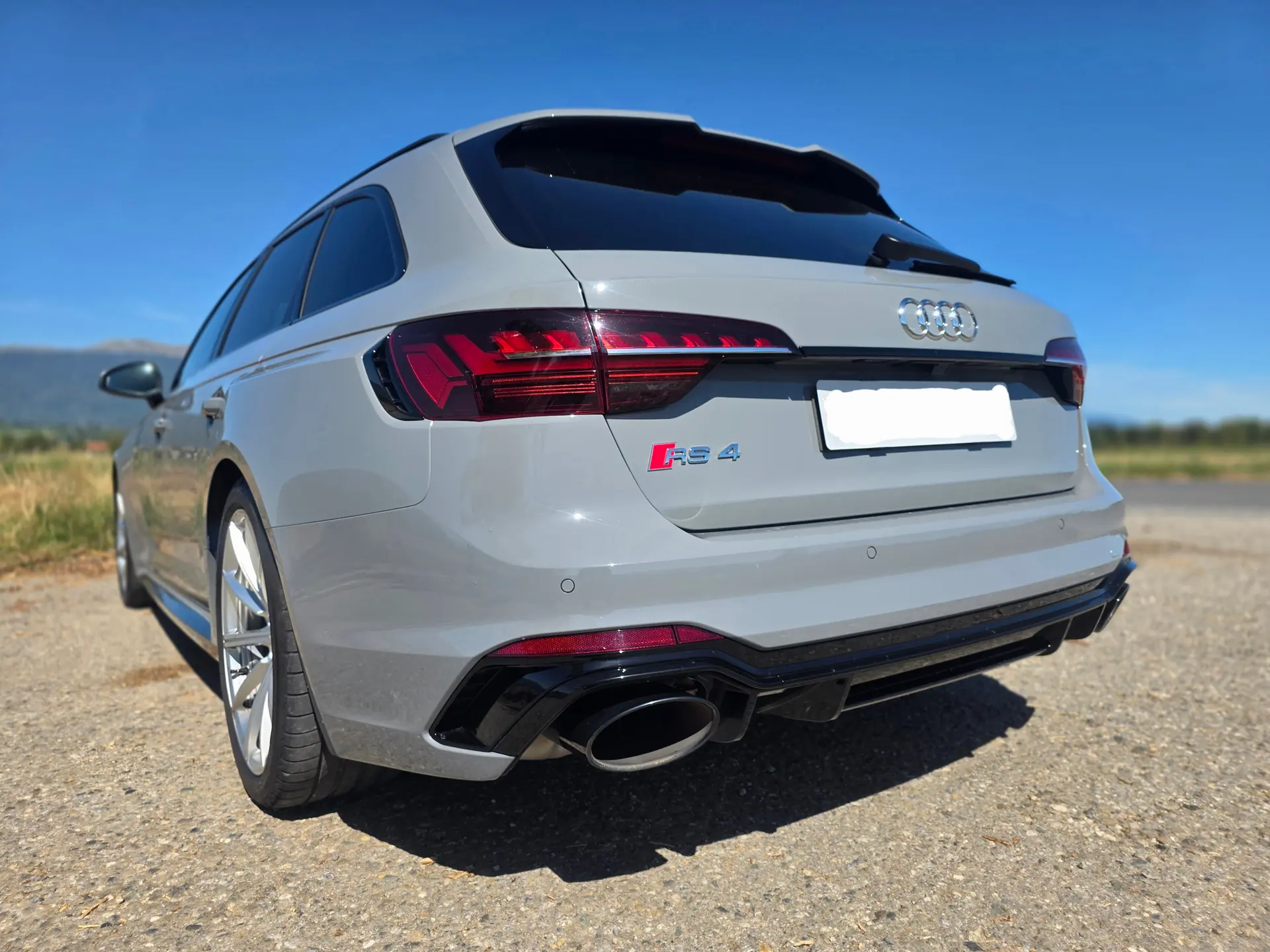 Audi RS4 Avant 2.9 V6 Biturbo Quattro — Break haute performance, 450 ch, Nardo Gray